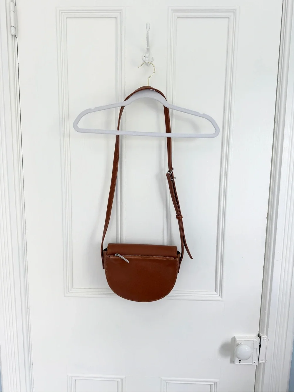 Matt & Nat Rith Saddle Bag – Chili (Cognac Brown) - Picture 4 of 5